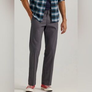 LEE MEN'S EXTREME MOTION MVP STRAIGHT FIT FLAT FRONT PANT- Engineer Size 32/34